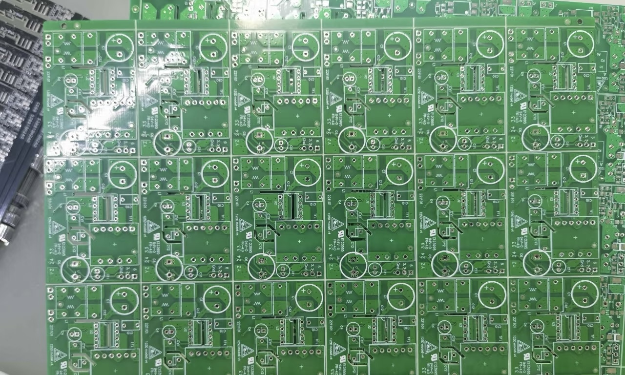 PCB切割与钻孔